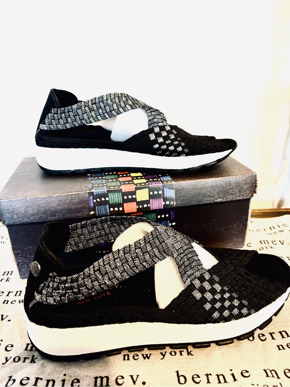 Bernie Mev. Black White Tara Blossom Shimmer Size 8 New in Box